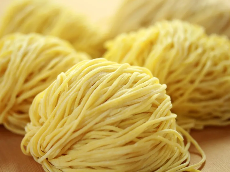 時麺四日市営業所が提供する中華麺のイメージ